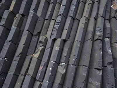 Narrow columns in tight parallel formation
