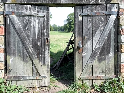 Dusty barn door opening