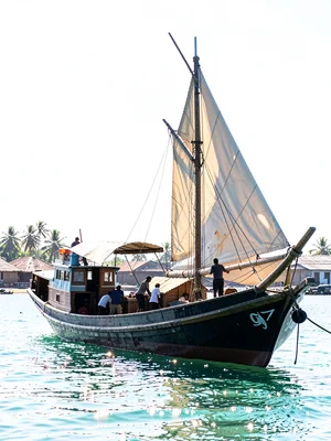 Brilliant Indian Ocean noon light in Dar es Salaam, Cargo being loaded onto dhow