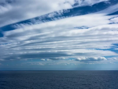 Wave clouds in parallel rolls over ocean — regular undulations in a cloud layer 