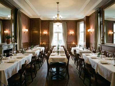 Restaurant dining room centered