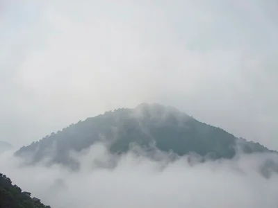 Mountain invisible in smog