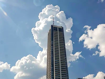 Cumulus congestus showing vertical energy