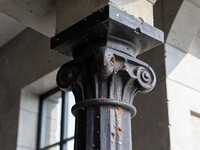 Cast iron column capital detail