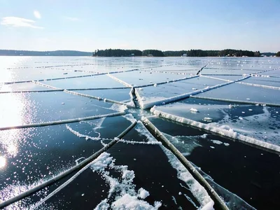 Geometric plates separating in breakup