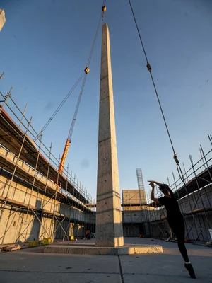 En Pointe Column — Concrete Pillar in Sky