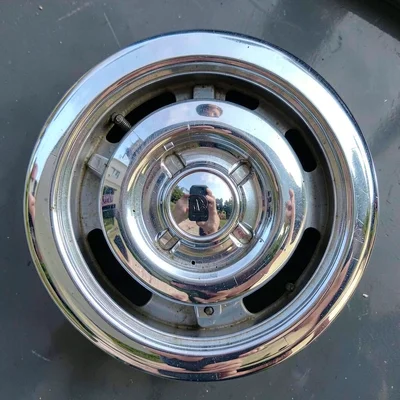 Chrome hubcap distortion