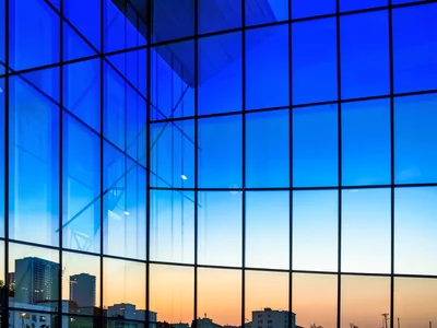 Glass architecture as pure color field