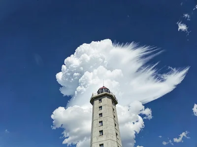 Back-sheared anvil showing wind aloft