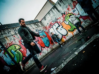 Graffiti wall dynamic angle
