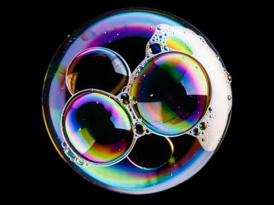 Cluster showing how bubbles meet at angles