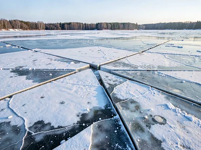 Geometric plates separating in breakup