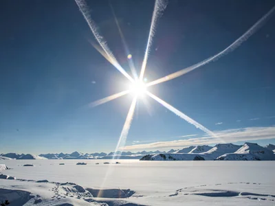 Sun dogs with tail streamers extending outward