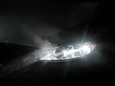 Car headlight illuminating fog