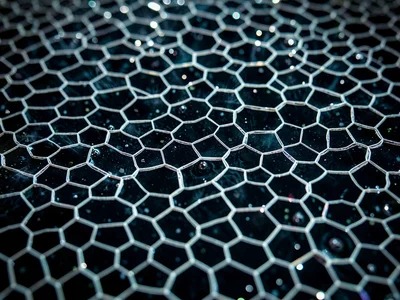 Water surface forming hexagonal cells at specific frequency