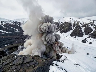 Ash and snow mixing at altitude