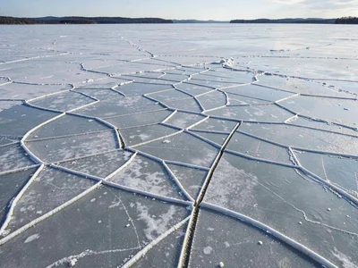 Ice sheet with polygon fracture pattern