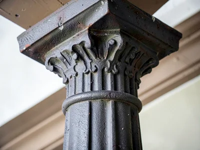 Cast iron column capital detail