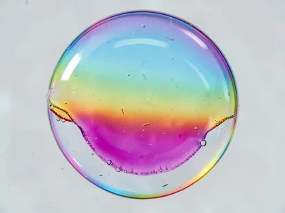 Bubble membrane thickness gradient as colors