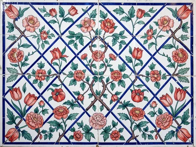 Diagonal lattice tile with flowering branches filling each diamond compartment