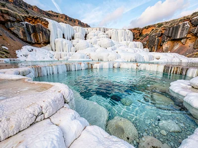 Mineral deposit creating white terraces