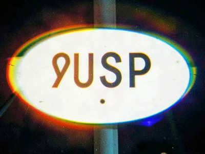 Sign edge creating color separation