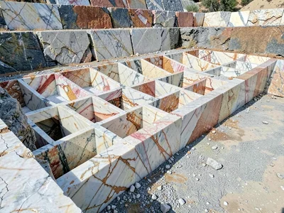 Wedge holes in line showing traditional splitting method