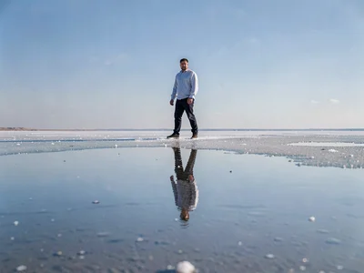Single figure and reflection indistinguishable from each other