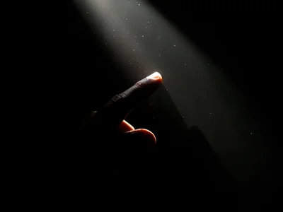 Hand catching single light shaft