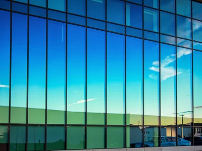 Glass architecture as pure color field