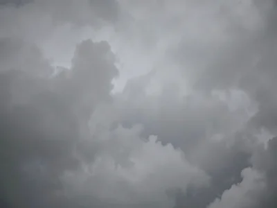 Subtle gray tonality variations within apparently uniform overcast