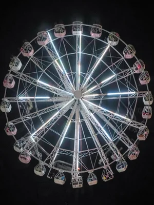Ferris wheel with every gondola position accumulated into complete circle