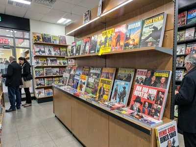 Newsstand magazine display