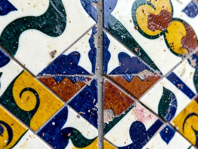 Corner detail where two patterns must resolve