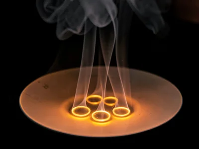 Heat convection cells visible above hot plate surface