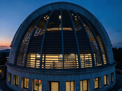 Ventilation slats in dome creating geometric pattern