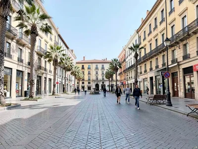 Siesta empty plaza
