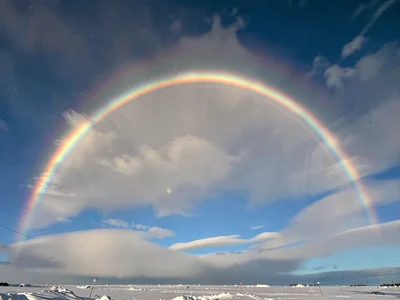 Circumzenithal arc creating rainbow smile above