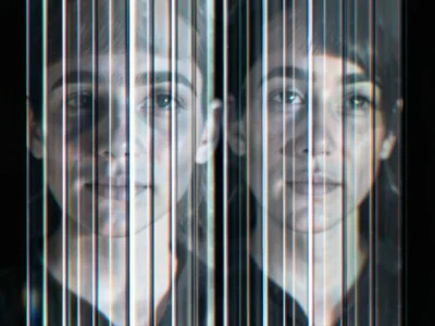 Lenticular animation frame, single step in a multi-frame sequence, motion blur b