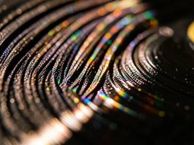 Vinyl groove extreme macro, V-shaped groove walls with modulated undulations vis