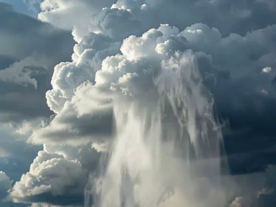 Virga falling from cloud but evaporating before reaching ground