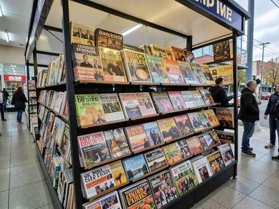 Newsstand magazine display