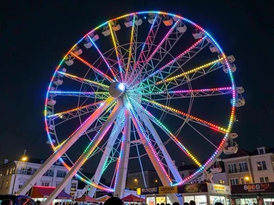 Ferris wheel lights on