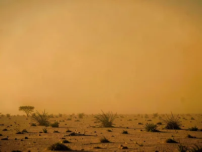 Horizon line completely dissolved in continuous amber gradient