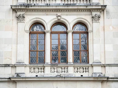 Historic window arrangement symmetry