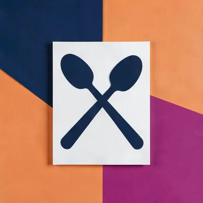 Bold blockcolor og card of crossed serving spoons in flat planes, navy and persi