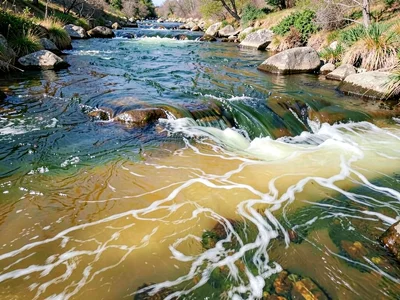 River meeting river showing two colors