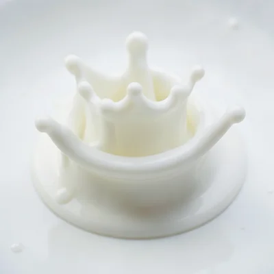 Milk drop art — multiple drops creating overlapping crowns and pillars, high spe