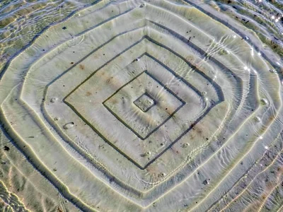Standing wave pattern creating concentric squares in shallow water