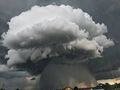 Shelf cloud leading organized storm